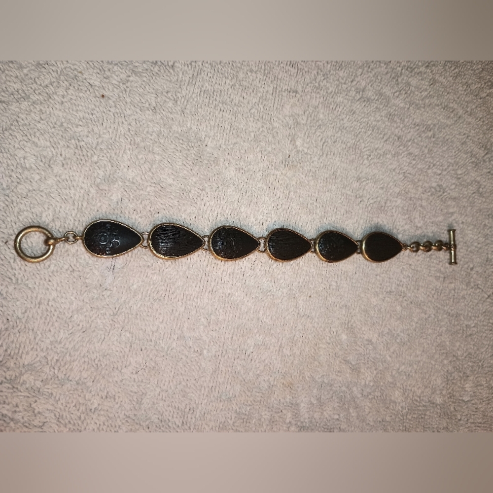 Liz Claiborne (LC) Black Teardrop Floral Designs Gold Tone Bracelet